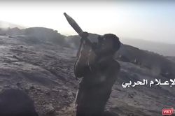 Phát bắn B41 'thần sầu' của xạ thủ Houthi diệt chốt canh Arab Saudi (video)