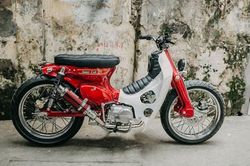Xe máy Honda Super Cub cũ độ 'siêu chất' tại Hà Nội