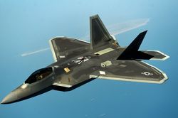 Su-35 Nga 'lật cánh', F-22 Mỹ bị át vía tại Syria