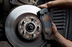Cách nhận biết hệ thống phanh xe ô tô hoạt động có an toàn?