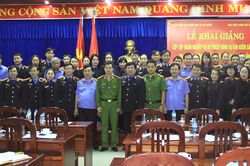 Trao 158 suất học bổng cho học sinh nghèo vượt khó