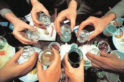 Rể phố tái mặt mỗi lần về quê vợ ăn Tết