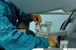 Bảo toàn chức năng đàn ông nhờ phẫu thuật bằng robot