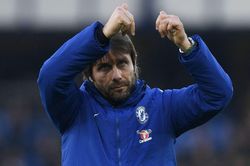 HLV Conte 'bật đèn xanh' cho 2 ngôi sao ra đi