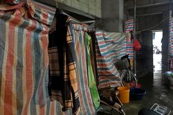 Cảnh sống trong giá rét của công nhân khu chung cư triệu đô