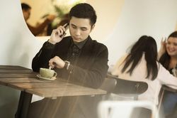 Thầy giáo 'hot boy' đẹp trai của ĐH Ngoại thương: Nhiều học trò 'say nắng', nhưng mãi chưa chịu kết hôn