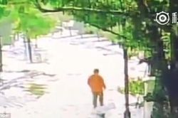 Cậu bé 9 tuổi bị mẹ đánh đến tử vong vì một chiếc điện thoại