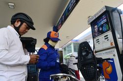 Xăng E5 tăng hơn 400 đồng một lít, A95 vẫn để doanh nghiệp định giá