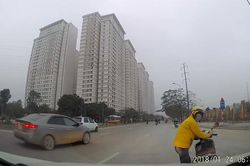 'Ninja Lead' bất ngờ dừng xe ngay trước mặt ô tô đang chạy