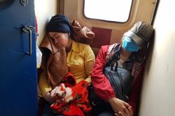 Chen chúc, vật vờ trên chuyến tàu về quê đón Tết Mậu Tuất