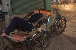 Những giấc ngủ bên vỉa hè Sài Gòn mùng 1 Tết