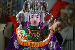 Hàng mã từ lò sản xuất tới nơi thành tro bụi