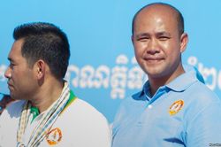 Con trai út của Thủ tướng Campuchia Hun Sen được thăng hàm