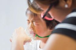 Cách chăm trẻ bị hen trong mùa Đông - Xuân