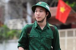 Ngày đi lính của chàng trai làm kế toán cho 'Tây'