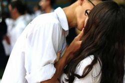 Học sinh quan hệ tình dục sớm: Những con số giật mình