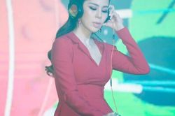 Á hậu Tố Uyên trổ tài DJ trong chương trình Phụ nữ quyền năng