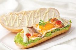Cách làm bánh mì ốp la cá mòi lạ miệng cho bữa sáng