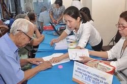 Nâng tuổi hưu của nữ lên 60, nam lên 62?