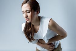 Đau bụng có thể là triệu chứng của những bệnh gì?