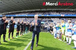 HLV Arsene Wenger chia tay Ngoại Hạng Anh: Đến đối thủ cũng rưng rưng xúc động