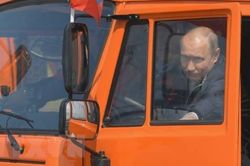 Tổng thống Nga Putin lái xe khánh thành cầu Crimea