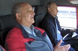 Tổng thống Putin dẫn đầu đoàn xe băng qua cây cầu dài nhất Châu Âu