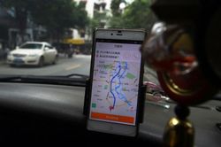 Kéo cổ áo chọc ghẹo nữ hành khách, tài xế taxi nhận kết đắng
