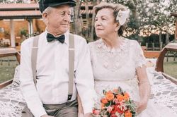 Vẫn hạnh phúc khi làm cô dâu, chú rể ở tuổi... U70