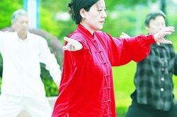 Sự thay đổi đến ngỡ ngàng của bà lão U70