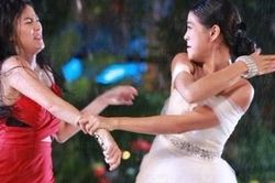 Bồ của chồng cũ tìm đến đánh ghen