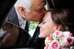 Bố tất tả lo toan vì cô con gái lông bông