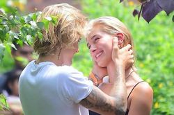Vỏn vẹn 1 tháng yêu của Justin Bieber và Hailey Baldwin trước đính hôn