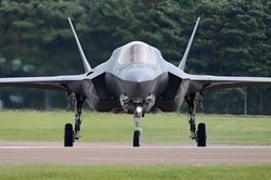 Máy bay tàng hình F-35 có nguy cơ bị ế