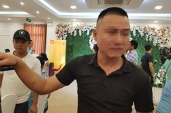 Nam thanh niên mắc quai bị, bác sĩ phải dùng kính hiển vi bắt từng tinh trùng