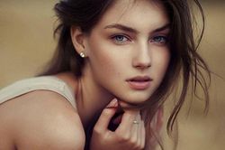 Phụ nữ sở hữu đặc điểm này, càng xấu càng giàu vô đối