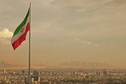 Giữa căng thẳng với Mỹ, Iran ra mắt máy bay chiến đấu tự sản xuất