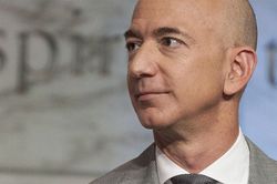 Tỷ phú giàu nhất thế giới Jeff Bezos đang tiêu số gia sản khổng lồ của mình thế nào?