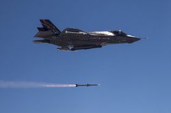 Mỹ đe dọa điều siêu tiêm kích F-35B tấn công Syria, Nga lập tức phản pháo