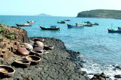 Du lịch xứ sở 'hoa vàng trên cỏ xanh' chìm trong giấc ngủ dài