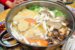 Cách nấu lẩu nấm gà tại nhà đơn giản và ngon nhất