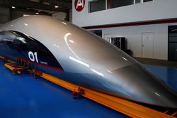 Trình làng tàu siêu tốc đầu tiên trên thế giới chạy nhanh hơn máy bay