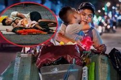 'Cậu bé hôn mẹ trên chiếc xe chở đầy ve chai' gây bão mạng: Thằng Thịnh không nhà, hàng đêm theo mẹ ngủ lề đường nhưng vẫn nuôi giấc mơ con chữ
