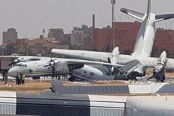 Vận tải cơ Sudan gãy đôi khi va chạm trên đường băng