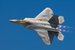 Mỹ dùng 'Ác điểu' F-22 qua mặt 'Rồng lửa' S-300 của Nga tại Syria