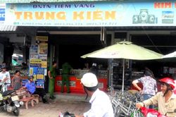 Cà Mau: Vào tiệm vàng vờ hỏi mua rồi giật lắc tay bỏ chạy