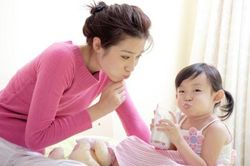 Trẻ bị tiêu chảy có nên uống sữa?