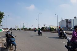 Điều tra vụ 2 nhóm thanh niên cầm hung khí hỗn chiến trên cầu Nhị Thiên Đường