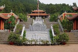 Những ngôi đền nổi tiếng linh thiêng bậc nhất Hải Dương