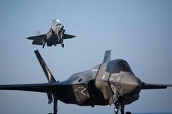 Xung trận lần đầu, tiêm kích F-35 đã bị đình chỉ bay